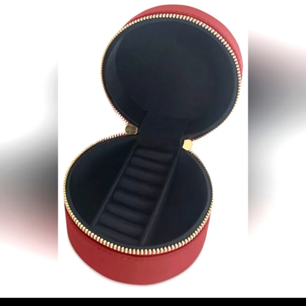 Dolce & Gabbana Beauty Round Jewelry Case in Deep Pink with Gold Crest